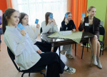 «Мост поколений»: школьники и серебряные волонтеры встретились в интеллектуальной игре